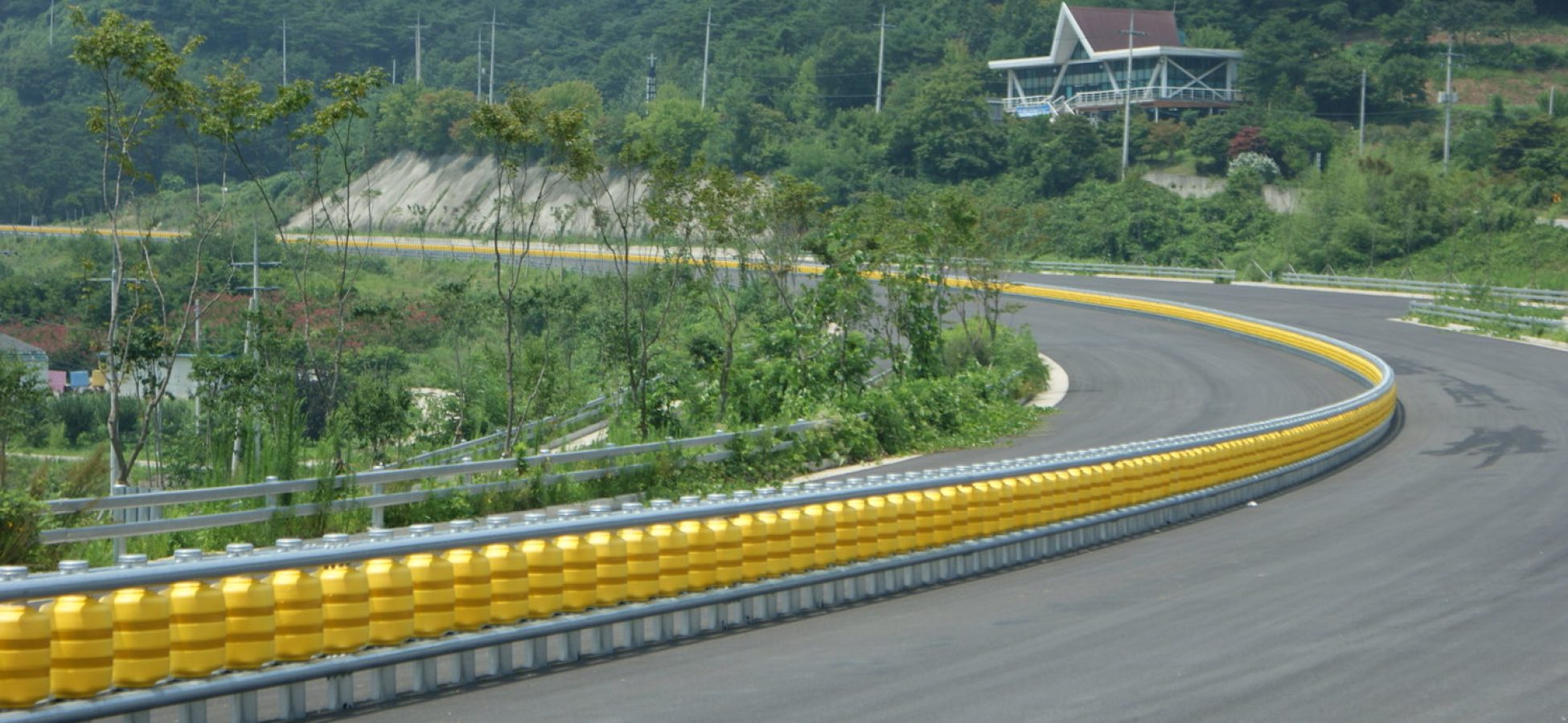 Rolling Barrier Guardrail System 04